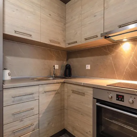 Apartmán 402 *